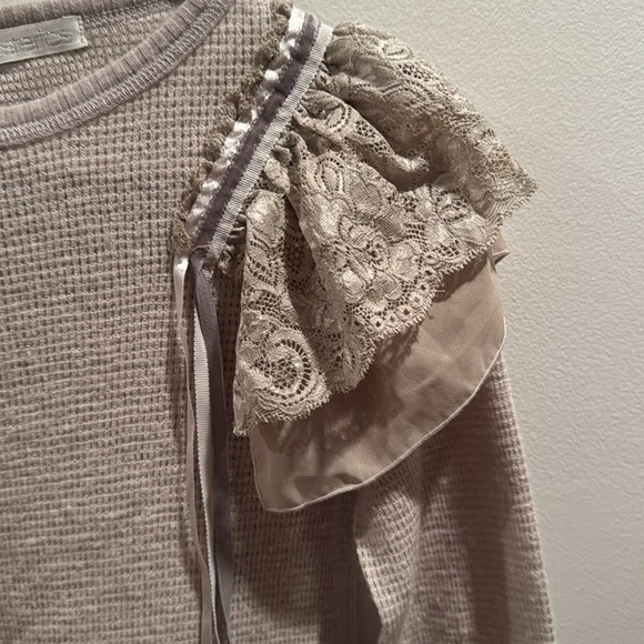 City Hysteric Glamour Beige  waffle knit Sweater with Lace Detail - Picture 3 of 8